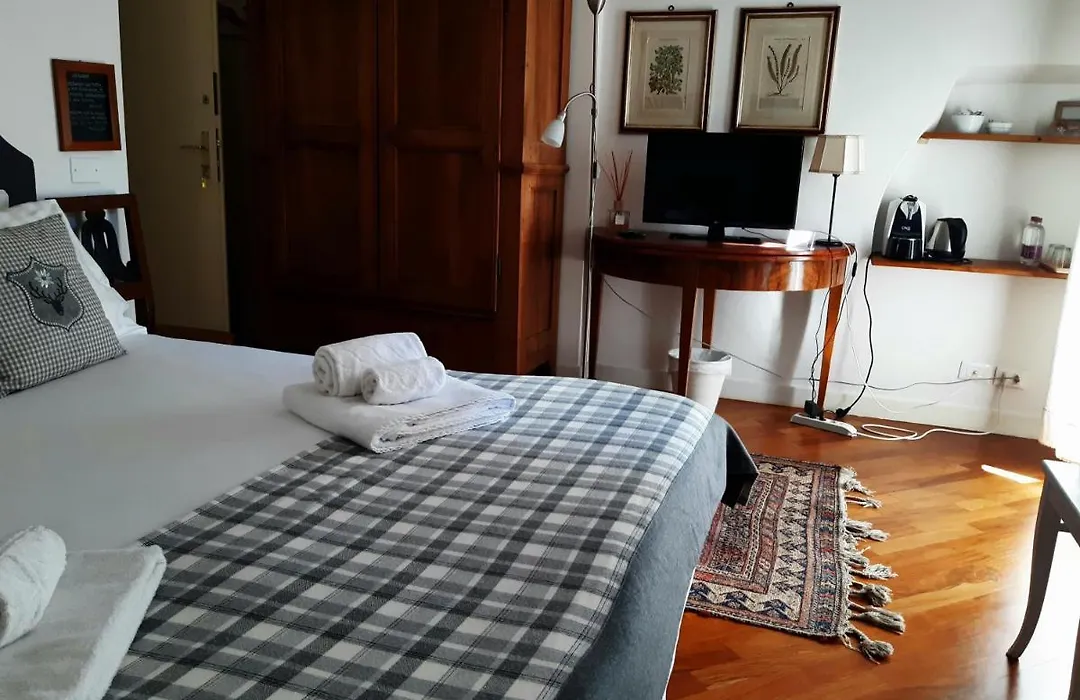 B&B S. Trinita 18 Suites & Rooms-1