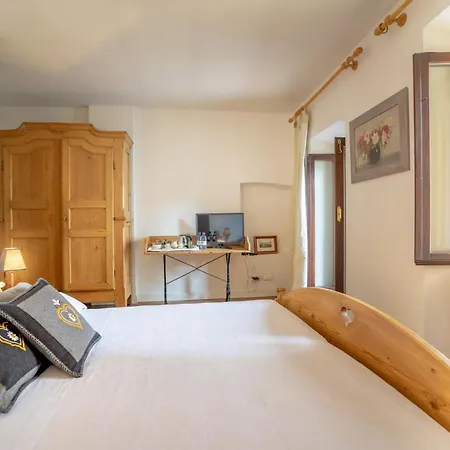 B&B S. Trinita 18 Suites & Rooms-3